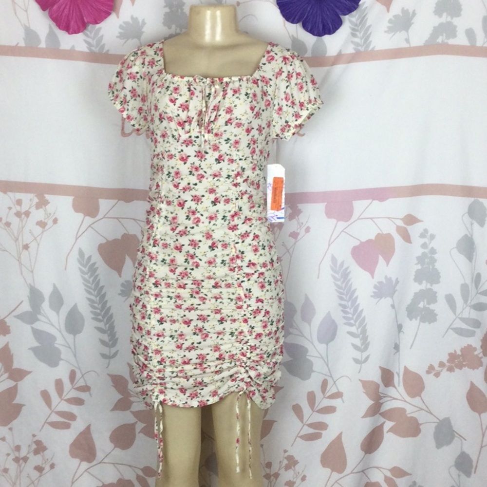 Juniors' Almost Famous Short Sleeve Emma Ruched Mini Dress Sz Med